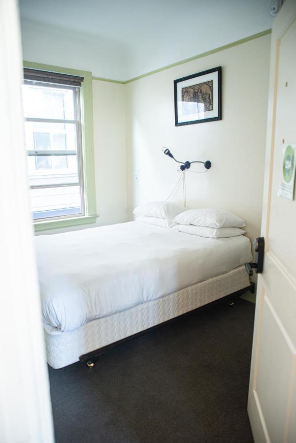 Green Tortoise Hostel *